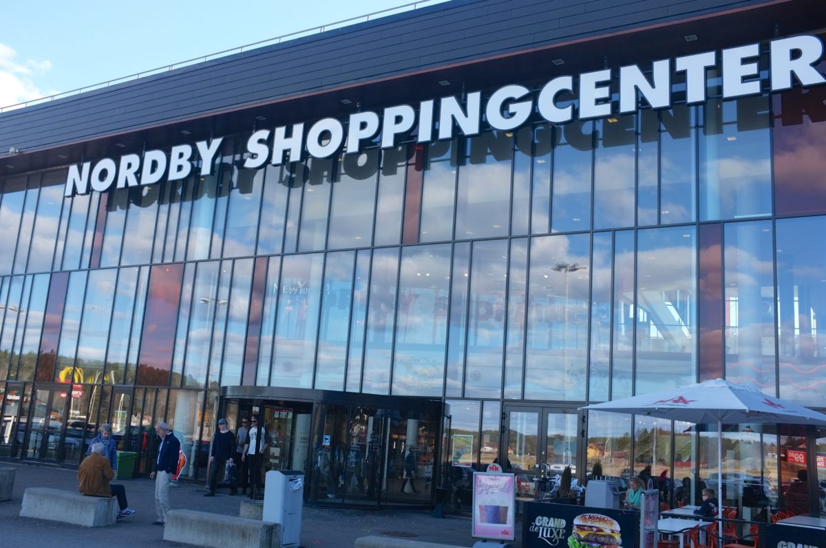 Sveriges största shoppingcenter på gränsen till Norge.