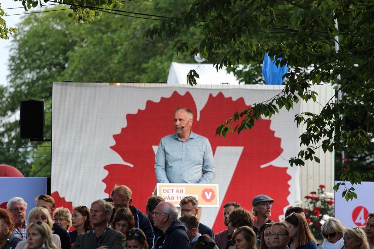Jonas Sjöstedt överraskar med vaga löften till småföretagare.